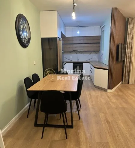 Tirane, jepet me qera apartament 3+1 Kati 5, 150 m² 1.500 € (Liqeni i Thate)