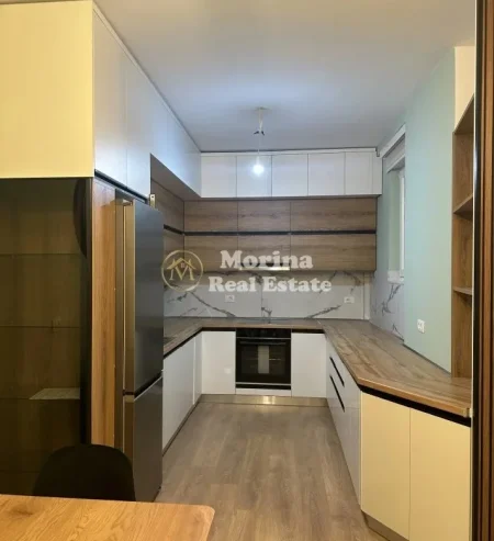 Tirane, jepet me qera apartament 3+1 Kati 5, 150 m² 1.500 € (Liqeni i Thate)