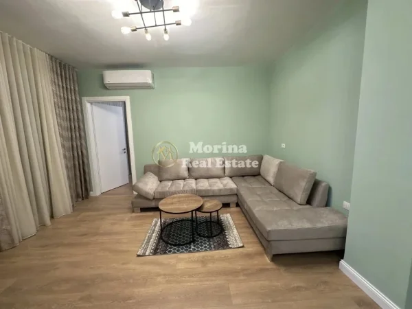 Tirane, jepet me qera apartament 3+1 Kati 5, 150 m² 1.500 € (Liqeni i Thate)