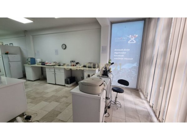 Tirane, jepet me qera ambjent biznesi Kati 0, 210 m² 2.100 € (Rruga e Dibres)