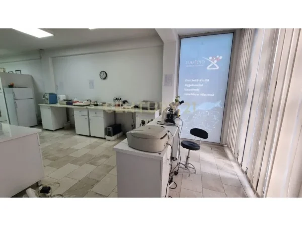 Tirane, jepet me qera ambjent biznesi Kati 0, 210 m² 2.100 € (Rruga e Dibres)