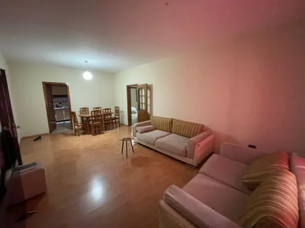 Tirane, jepet me qera apartament 2+1+Aneks+Ballkon Kati 3, 120 m² 750 € (bulevardi zogu i pare , qender , rruga e barrikadave)