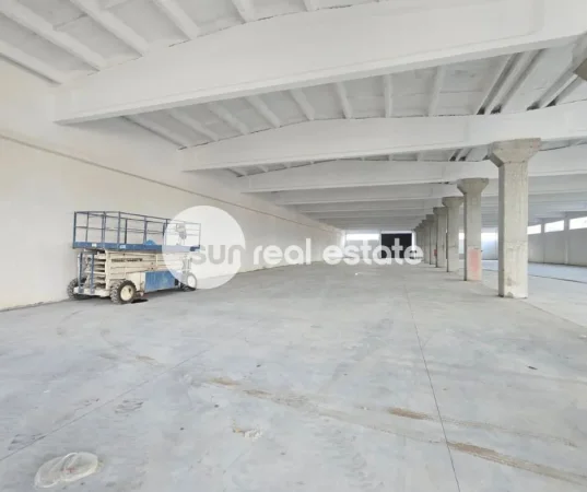 Shkoder, jepet me qera magazine Kati 0, 2.050 m² 5.500 € (rr. INXH GJOVALIN GJADRI)