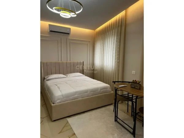 Tirane, jepet me qera garsonier 1+1 Kati 4, 50 m² 600 € (Kafe Flora)m Jepet dhe me AirBnB. Qiraja mujore: 600 € (neto)