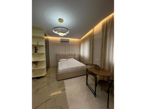 Tirane, jepet me qera garsonier 1+1 Kati 4, 50 m² 600 € (Kafe Flora)m Jepet dhe me AirBnB. Qiraja mujore: 600 € (neto)