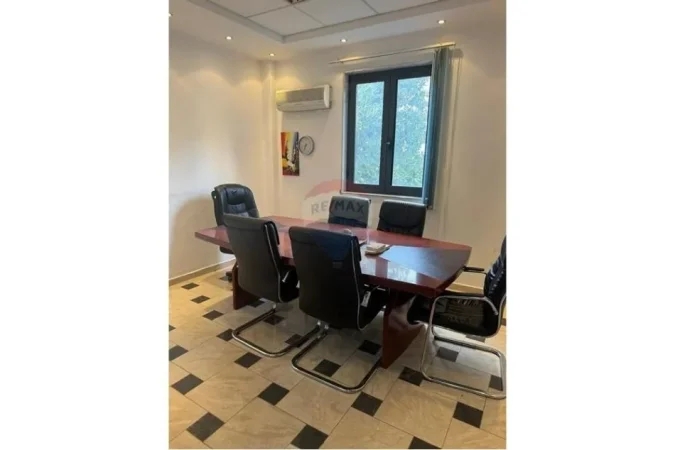 Tirane, jepet me qera , 500 € (Sheshi Skenderbej)