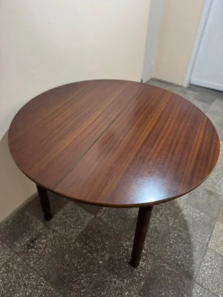 Tirane, shes Shitet Tavoline Ngrenie pa karrige 30 €