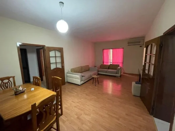 Tirane, jepet me qera Kati 3, 120 m² 750 €