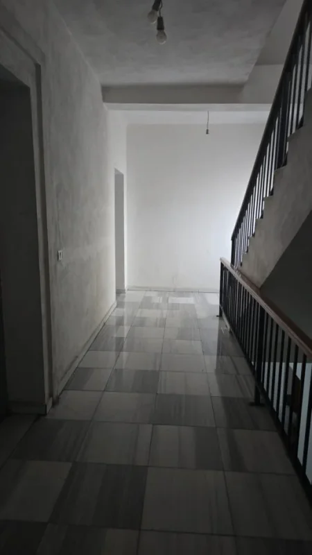 Durres, jepet me qera apartament 1+1+Ballkon Kati 3, 75 m² 330 € (Muzeumi)