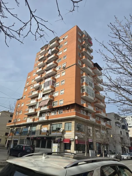 Durres, jepet me qera apartament 1+1+Ballkon Kati 3, 75 m² 330 € (Muzeumi)