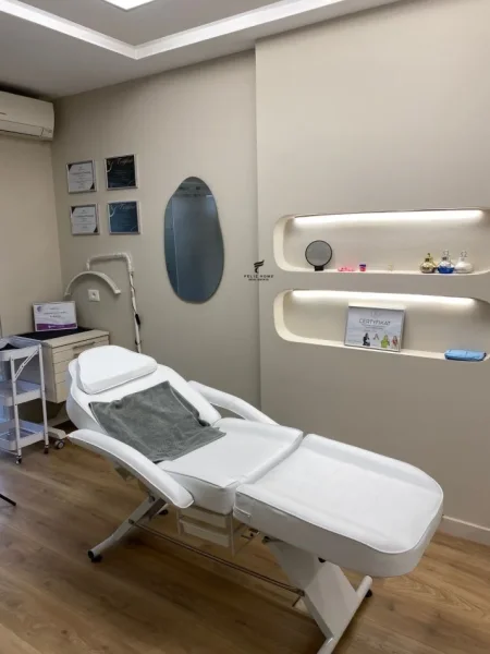 Tirane, jepet me qera dyqan Kati 1, 85 m² 1.500 € (URA E NISHARAKUT)