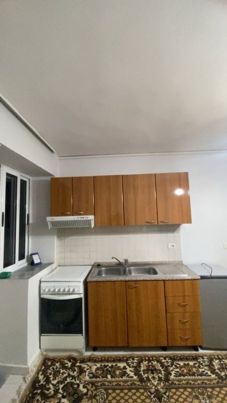 Jepet Apartament 1+1 me Qera në Rrugen Vaso Pasha afer Gardes, Liqenit dhe Bllokut,   420 €URO