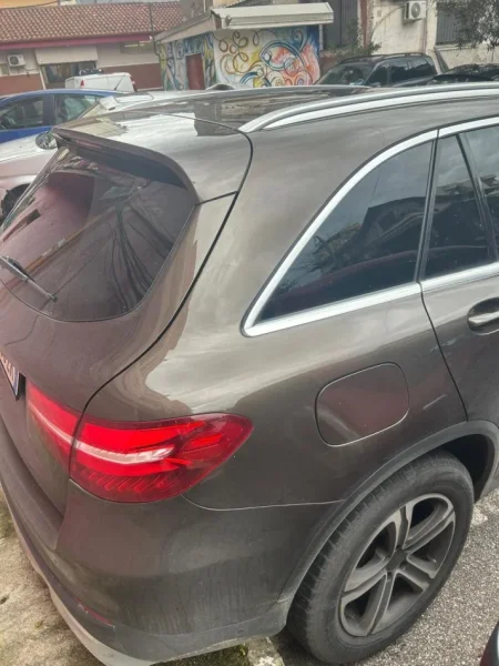 Tirane, shes SUV Nafte, kafe tiptronik Klima 160 km 27.500 €