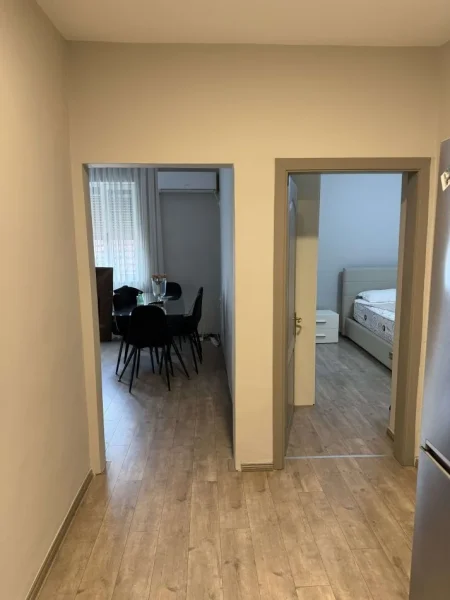 Tirane, jepet me qera nga Pronari, pa-komision apartament 1+1+Ballkon Kati 3, 60 m² 500 € (Rr. Naim Frsheri)