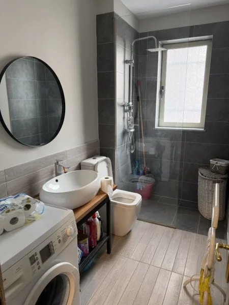 Tirane, jepet me qera nga Pronari, pa-komision apartament 1+1+Ballkon Kati 3, 60 m² 500 € (Rr. Naim Frsheri)