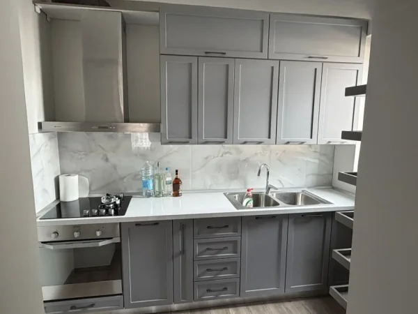 Tirane, jepet me qera nga Pronari, pa-komision apartament 1+1+Ballkon Kati 3, 60 m² 500 € (Rr. Naim Frsheri)