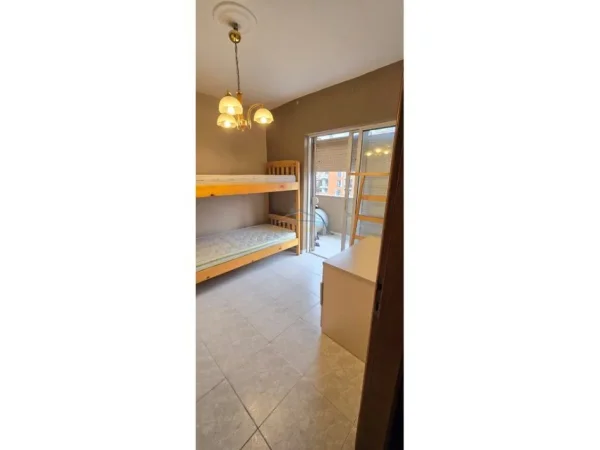Tirane, shitet apartament 3+1 Kati 4, 75 m² 177.000 € (BULEVARDI ZOGU 1,STACION TRENI,BRRAKA)