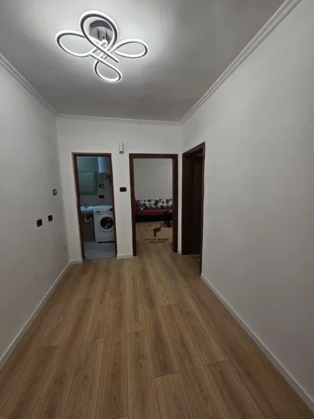 Tirane, jepet me qera apartament 2+1 Kati 5, 65 m² 500 € (VASIL SHANTO)