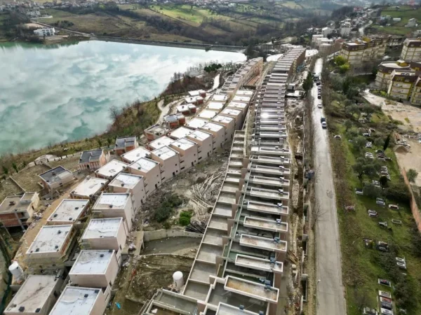 Tirane, shes Vile 4+1 Kati 0, 293 m² 702.717 € (liqeni i Farkes)