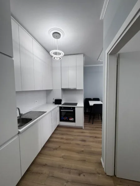 Tirane, jepet me qera apartament 1+1 Kati 8, 59 m² 600 € (Rruga Fortuzi)
