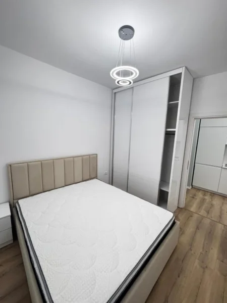 Tirane, jepet me qera apartament 1+1 Kati 8, 59 m² 600 € (Rruga Fortuzi)