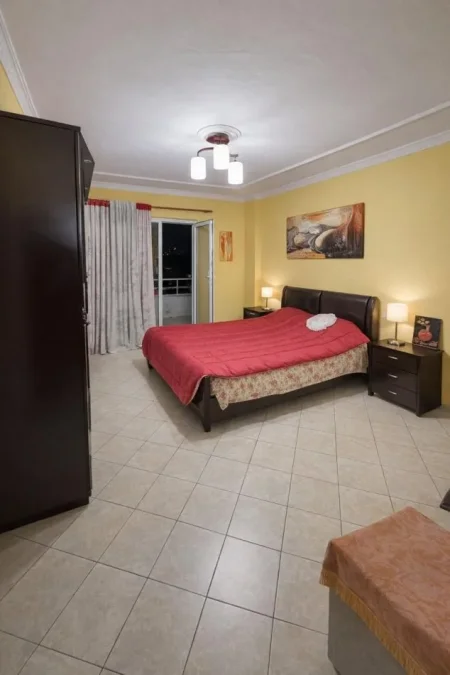 Tirane, jepet me qera apartament 2+1 Kati 3, 110 m² 450 € 