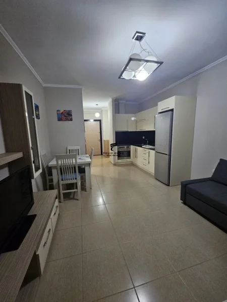Tirane, jepet me qera apartament 1+1 Kati 5, 60 m² 400 € (YZBERISHT)