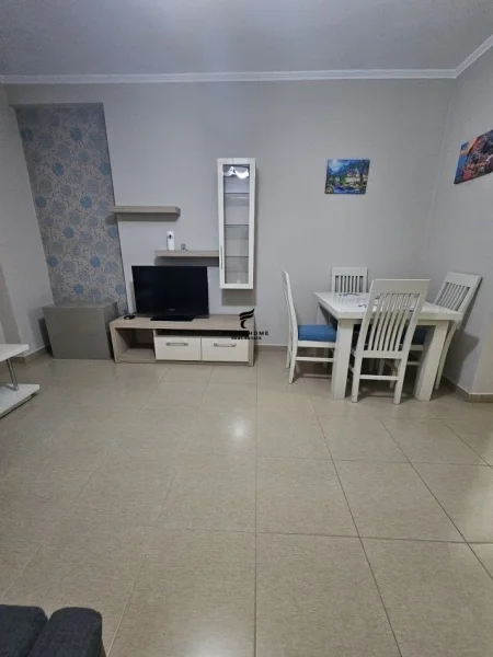 Tirane, jepet me qera apartament 1+1 Kati 5, 60 m² 400 € (YZBERISHT)