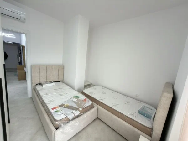 Tirane, jepet me qera apartament 2+1 Kati 7, 94 m² 700 € (Don Bosko)