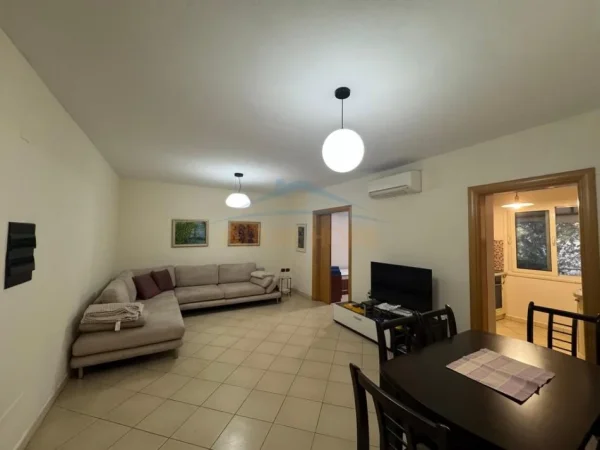 Tirane, jepet me qera apartament 2+1 , 80 m² 700 € (Rruga e Durresit , Tirane)