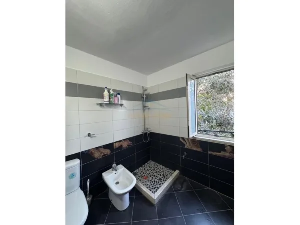 Tirane, jepet me qera apartament 2+1 , 80 m² 700 € (Rruga e Durresit , Tirane)