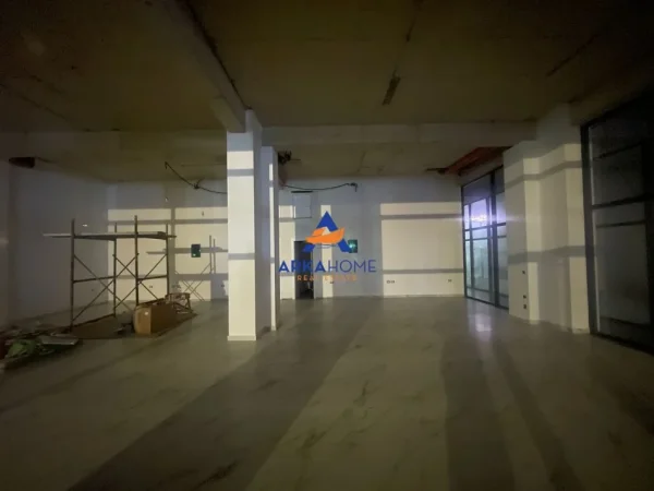Tirane, jepet me qera ambjent biznesi Kati 0, 130 m² 1.560 € 