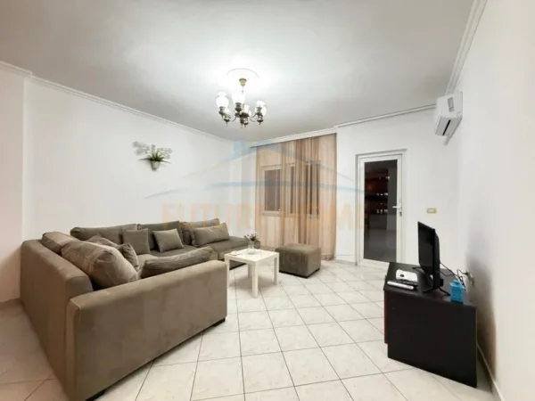 Tirane, jepet me qera apartament 1+1 Kati 5, 70 m² 450 € (RRUGA DRITAN HOXHA)