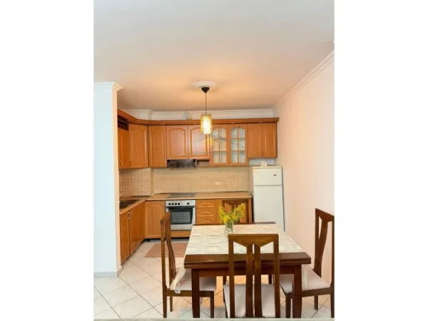 Tirane, jepet me qera apartament 1+1 Kati 5, 70 m² 450 € (RRUGA DRITAN HOXHA)