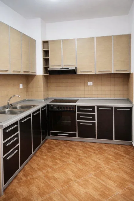 Tirane, jepet me qera zyre Kati 4, 70 m² 400 € (ASTIR)