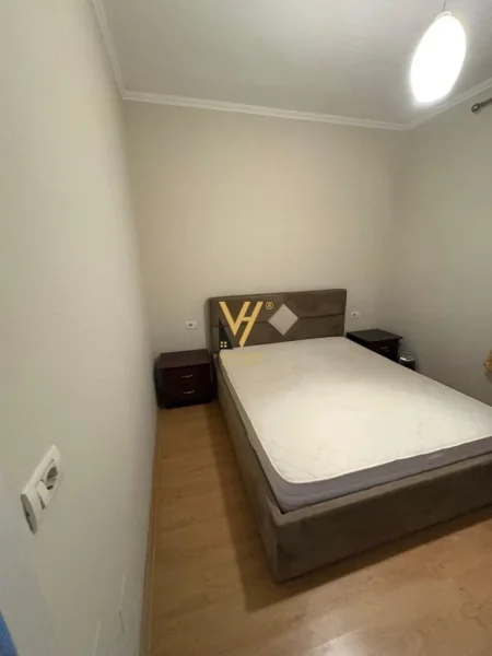 Tirane, jepet me qera apartament 1+1+Ballkon Kati 2, 110 m² 500 € (ALI DEMI)