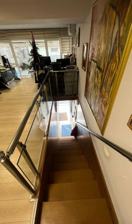 Tirane, jepet me qera zyre Kati 1, 55 m² 800 € (KOMUNA E PARISIT)