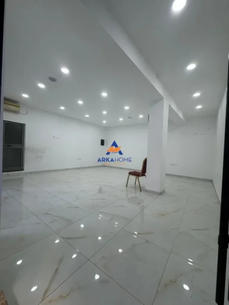 Tirane, shitet dyqan Kati 0, 48 m² 160.000 € 