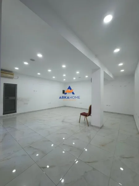 Tirane, shitet dyqan Kati 0, 48 m² 160.000 € 