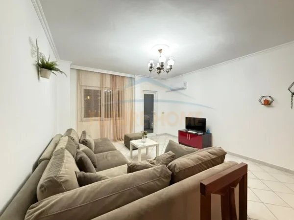 Tirane, jepet me qera apartament 1+1 Kati 5, 80 m² 450 € (Rruga Dritan Hoxha)