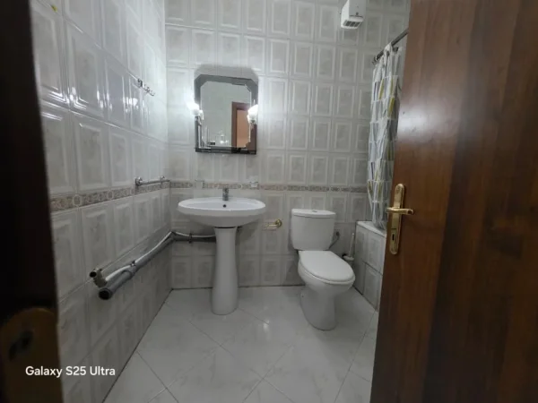 Tirane, jepet me qera ambjent biznesi , 87 m² 700 € (Bllok)