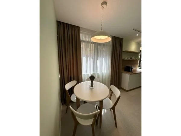 Tirane, jepet me qera apartament 1+1 , 53 m² 750 € (Bulevardi bajram curri)
