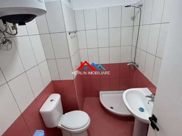 Tirane, jepet me qera apartament 1+1+Ballkon Kati 8, 65 m² 420 € (RRUGA TOM PLEZHA)