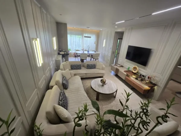 Tirane, shitet Vile 2+1 , 170 m² 499.000 € 