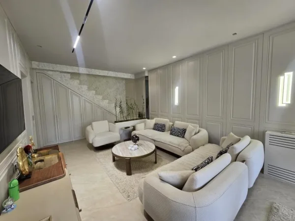 Tirane, shitet Vile 2+1 , 170 m² 499.000 € 