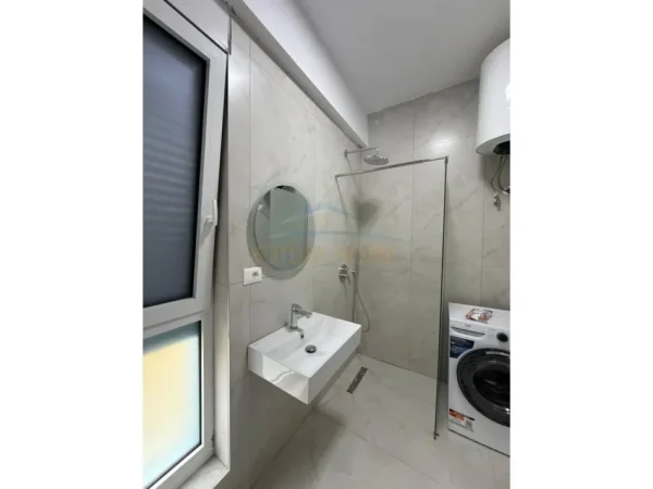 Tirane, jepet me qera apartament 1+1+Ballkon Kati 2, 60 m² 420 € 