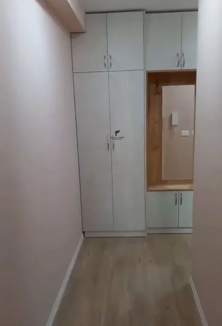 Tirane, jepet me qera apartament 1+1 Kati 3, 64 m² 450 € (XHAMLLIKU)