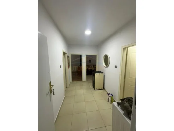 Tirane, jepet me qera apartament 2+1+Ballkon Kati 5, 73 m² 500 € 