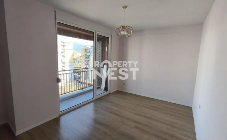 Tirane, jepet me qera apartament 2+1 Kati 5, 100 m² 680 € (Fusha e aviacionit)