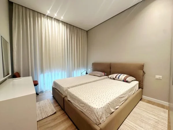 Tirane, jepet me qera apartament 2+1 , 1.100 € 